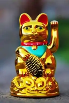 Maneki Neko, The Chinese lucky cat stand | charm and amulet