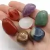 Collier à breloques <br> Metatron 7 Chakra 17 Pierres naturelles dans la main Améthyste, Quartz clair, Aventurine verte, Sodalite, Oeil de tigre, Jaspe rouge, Agate rouge + Orgonite Metatron | Charme et Amulette