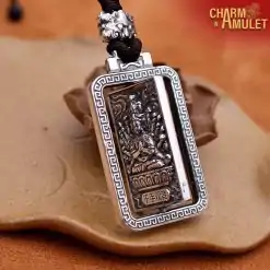 Alternative view of Collier d'amulettes  <br>  Bouddha d'argent